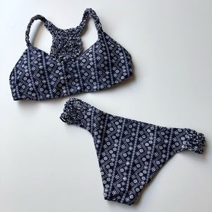 Tilly’s Junior two piece blue pattern bikini set.